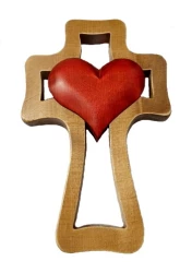 Kríž drev. (LK004) 1 srdce - bordové