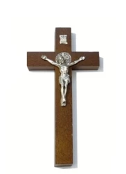 Kríž drev. s Bened. med. (KVZ002) 20 cm - hnedý