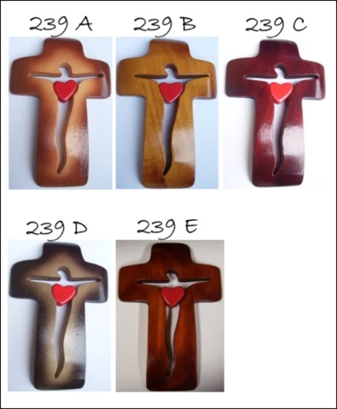 Kríž široký s červeným srdcom (239)