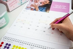 Kalendár 2023 pre mamičky s prelepovacími nálepkami (nástenný)